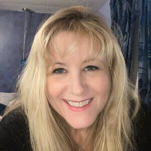 Meet your Posher, Ami